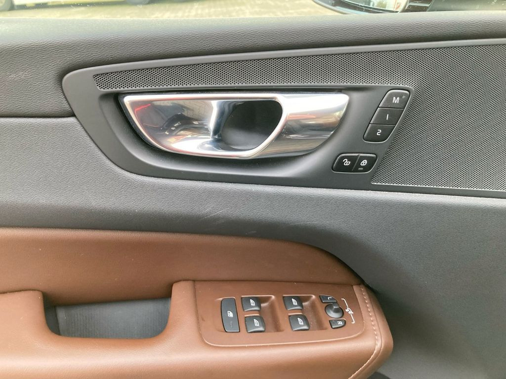 تأجير Volvo XC 60 B5 Inscription AWD (Diesel)  Volvo XC 60 B5 Inscription AWD (Diesel): صور 11