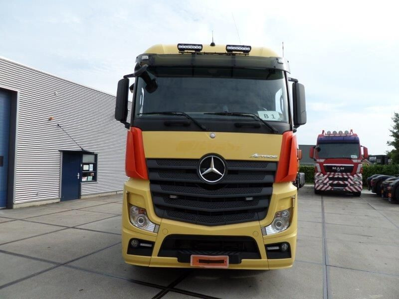 Mercedes-Benz Actros 3351 6x4 - شاحنة جرار: صور 2 Mercedes-Benz Actros 3351 6x4 - شاحنة جرار: صور 2