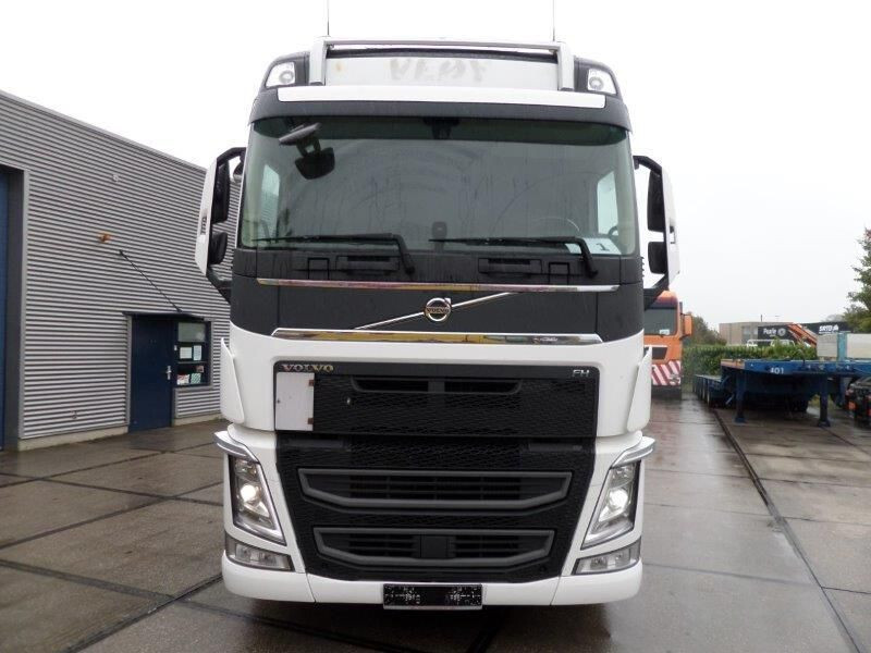 Volvo FH 540 6x2 - شاحنة جرار: صور 3 Volvo FH 540 6x2 - شاحنة جرار: صور 3