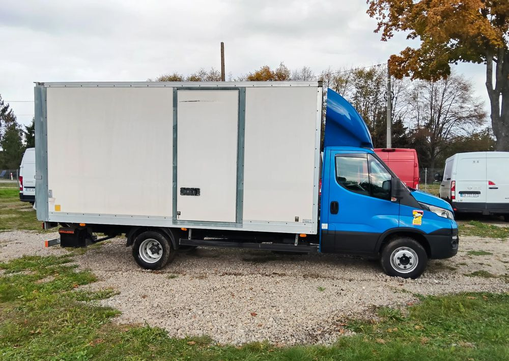 Iveco Daily 70C18 - بصندوق مغلق شاحنة: صور 4 Iveco Daily 70C18 - بصندوق مغلق شاحنة: صور 4