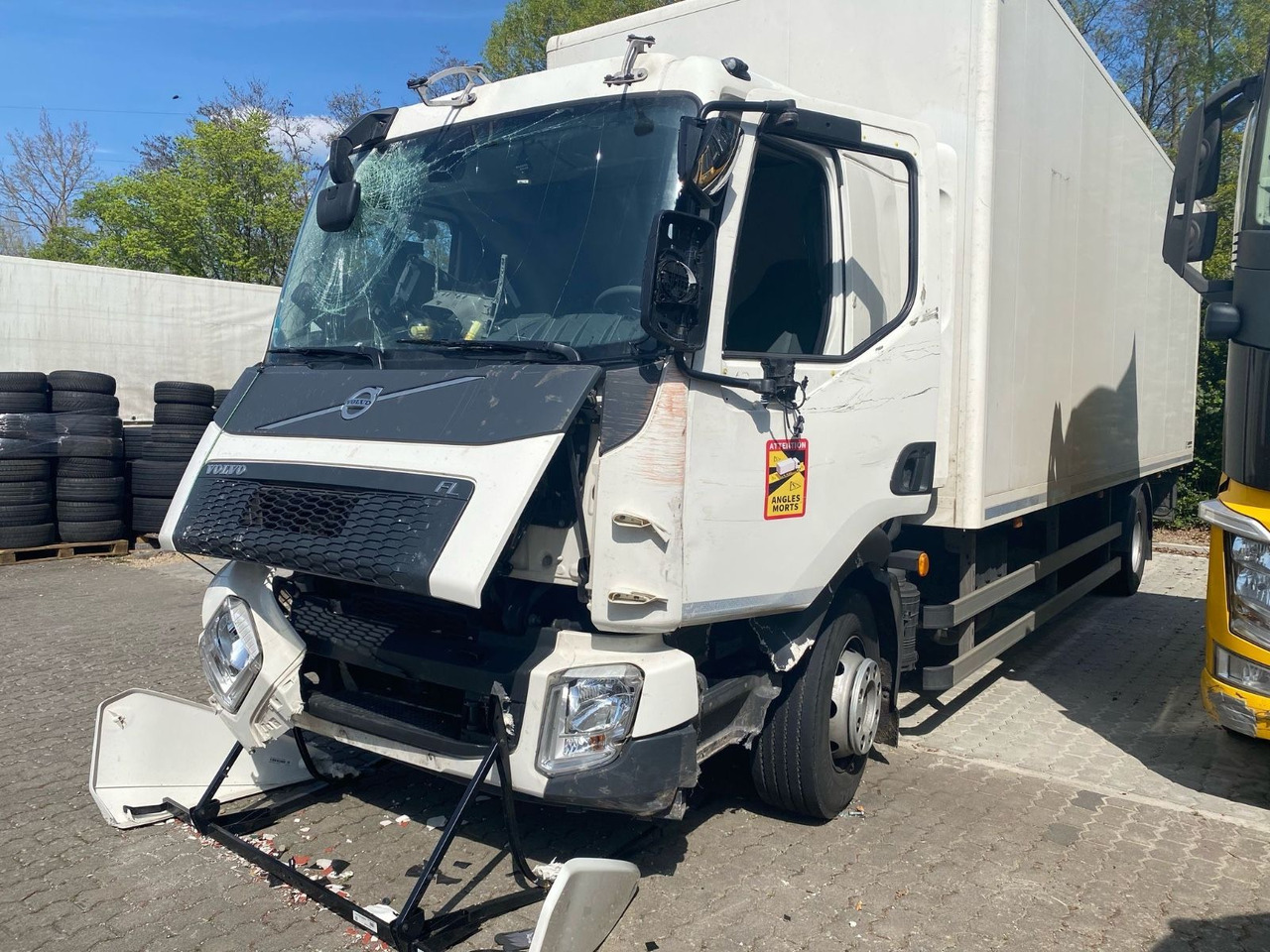 Volvo FL 16.280 Koffer Unfallschaden - بصندوق مغلق شاحنة: صور 2 Volvo FL 16.280 Koffer Unfallschaden - بصندوق مغلق شاحنة: صور 2