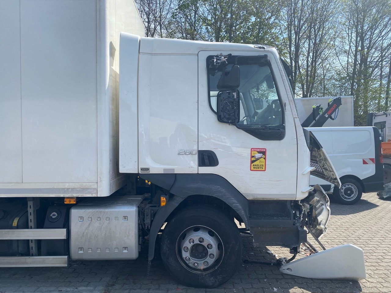 Volvo FL 16.280 Koffer Unfallschaden - بصندوق مغلق شاحنة: صور 2 Volvo FL 16.280 Koffer Unfallschaden - بصندوق مغلق شاحنة: صور 2