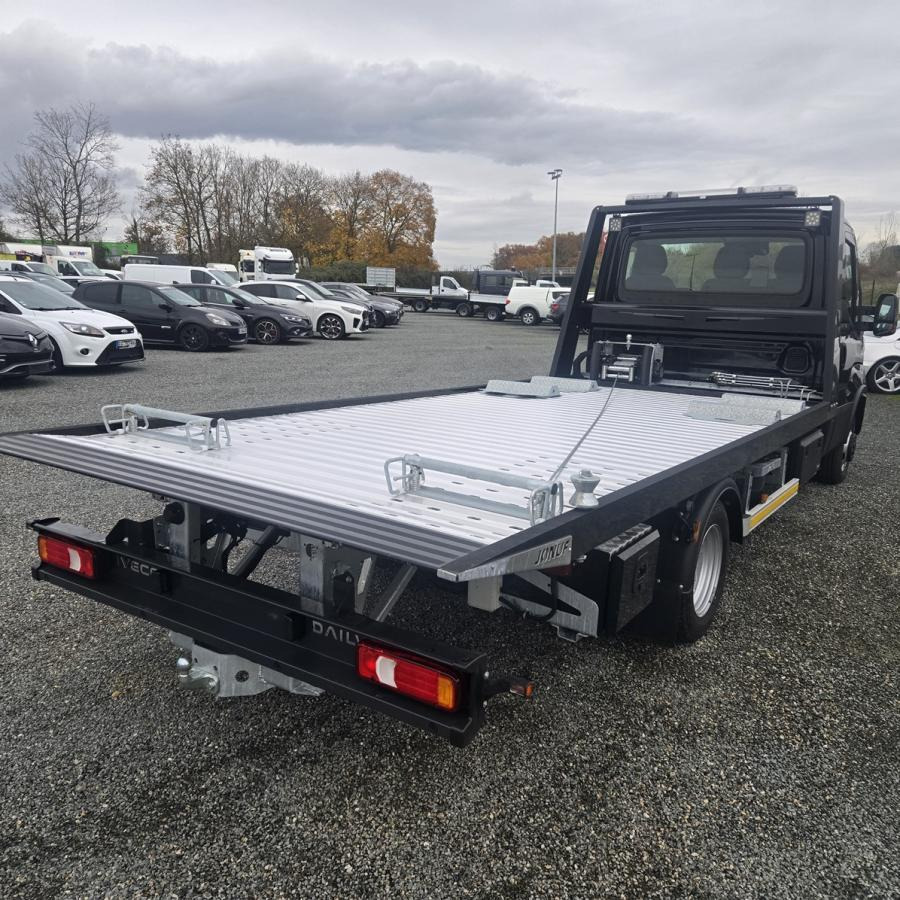 Iveco Daily 35C18 - سيارة السحب للتصليح: صور 3 Iveco Daily 35C18 - سيارة السحب للتصليح: صور 3