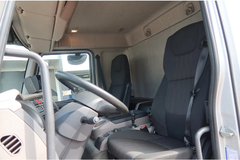 DAF LF 210 FA Zilver metallic bak + klep Dhollandia 1500 kg + rol stops, Comfort cabine. - بصندوق مغلق شاحنة: صور 5 DAF LF 210 FA Zilver metallic bak + klep Dhollandia 1500 kg + rol stops, Comfort cabine. - بصندوق مغلق شاحنة: صور 5