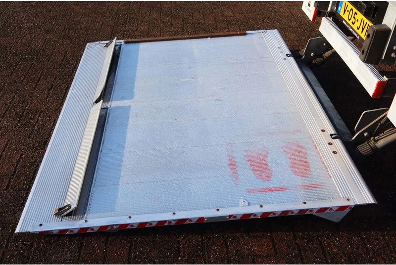 Iveco Daily 35C16 Carrier Xarios 350 Koel+Vries+verwarmen + stekker 220 volt, Dhollandia 750 kg klep - الشاحنات الصغيرة المبردة: صور 5 Iveco Daily 35C16 Carrier Xarios 350 Koel+Vries+verwarmen + stekker 220 volt, Dhollandia 750 kg klep - الشاحنات الصغيرة المبردة: صور 5