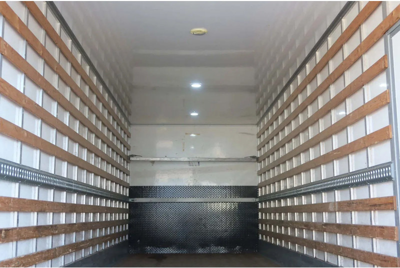 Mercedes-Benz Antos 2127 L Bak+Klep Dhollandia 2.000 kg, Geisoleerd dak - بصندوق مغلق شاحنة: صور 4 Mercedes-Benz Antos 2127 L Bak+Klep Dhollandia 2.000 kg, Geisoleerd dak - بصندوق مغلق شاحنة: صور 4