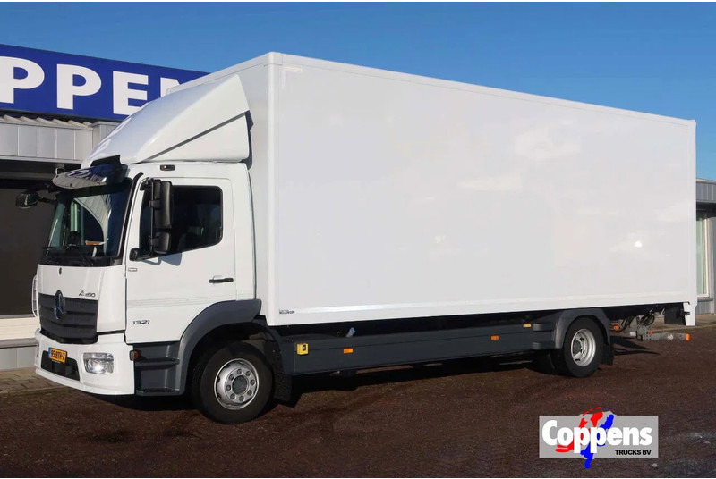 Mercedes-Benz Atego 1321L Bakwagen Laadklep 2000kg / 3 Stoelen!! - بصندوق مغلق شاحنة: صور 1 Mercedes-Benz Atego 1321L Bakwagen Laadklep 2000kg / 3 Stoelen!! - بصندوق مغلق شاحنة: صور 1