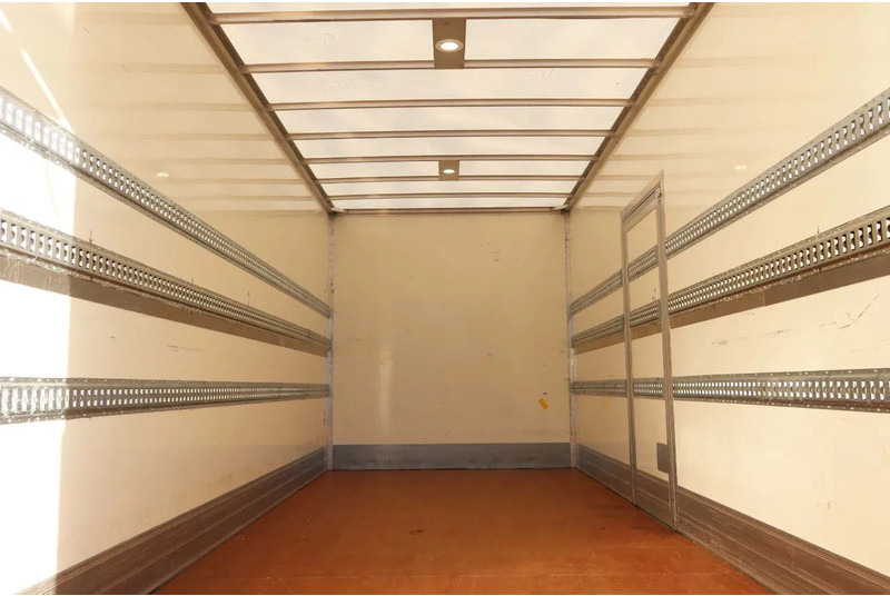 Mercedes-Benz Atego 1321L Bakwagen Laadklep 2000kg / 3 Stoelen!! - بصندوق مغلق شاحنة: صور 4 Mercedes-Benz Atego 1321L Bakwagen Laadklep 2000kg / 3 Stoelen!! - بصندوق مغلق شاحنة: صور 4