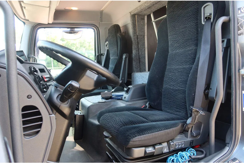 Mercedes-Benz Atego 816 L 3 Paarden/4 Ponies Nieuwe APK + nieuwe accu. - شاحنة نقل خيل: صور 5 Mercedes-Benz Atego 816 L 3 Paarden/4 Ponies Nieuwe APK + nieuwe accu. - شاحنة نقل خيل: صور 5