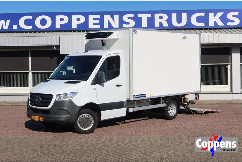 Mercedes-Benz Sprinter 516 CDI Koel/Vries + Dhollandia Klep 750 kg Carrier 300 Xarios Dag + nacht 220 Volt - الشاحنات الصغيرة المبردة: صور 1 Mercedes-Benz Sprinter 516 CDI Koel/Vries + Dhollandia Klep 750 kg Carrier 300 Xarios Dag + nacht 220 Volt - الشاحنات الصغيرة المبردة: صور 1