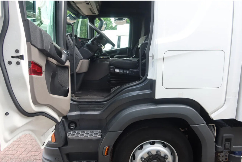 Scania P250 4x2 Geïsoleerde Bakwagen + Dhollandia klep 2000 kg + slaapcabine - بصندوق مغلق شاحنة: صور 4 Scania P250 4x2 Geïsoleerde Bakwagen + Dhollandia klep 2000 kg + slaapcabine - بصندوق مغلق شاحنة: صور 4