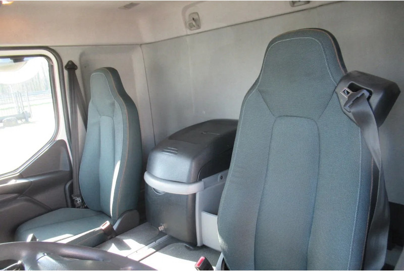 Volvo FL 250 Bakwagen + 6 deuren + Laadklep 2000 kg - بصندوق مغلق شاحنة: صور 5 Volvo FL 250 Bakwagen + 6 deuren + Laadklep 2000 kg - بصندوق مغلق شاحنة: صور 5