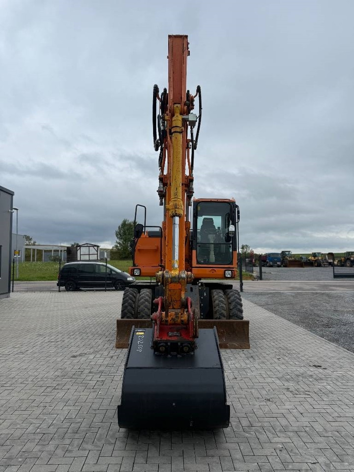 حفارة على عجلات Komatsu PW 148-8: صور 8