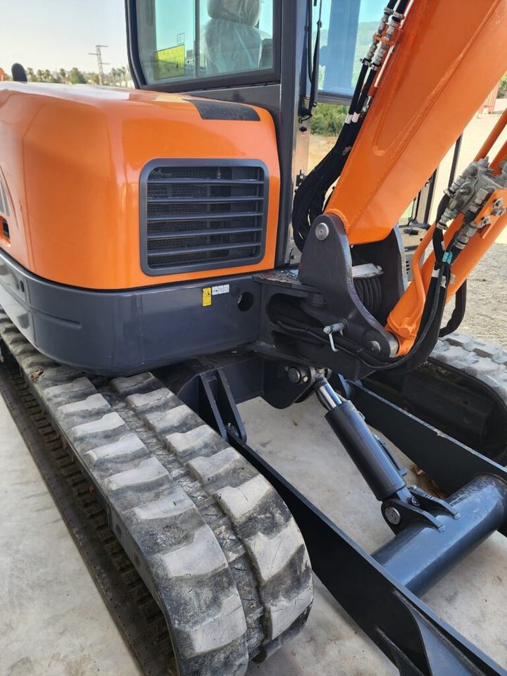 DOOSAN DX63R-3 - حفارة مصغرة: صور 5 DOOSAN DX63R-3 - حفارة مصغرة: صور 5