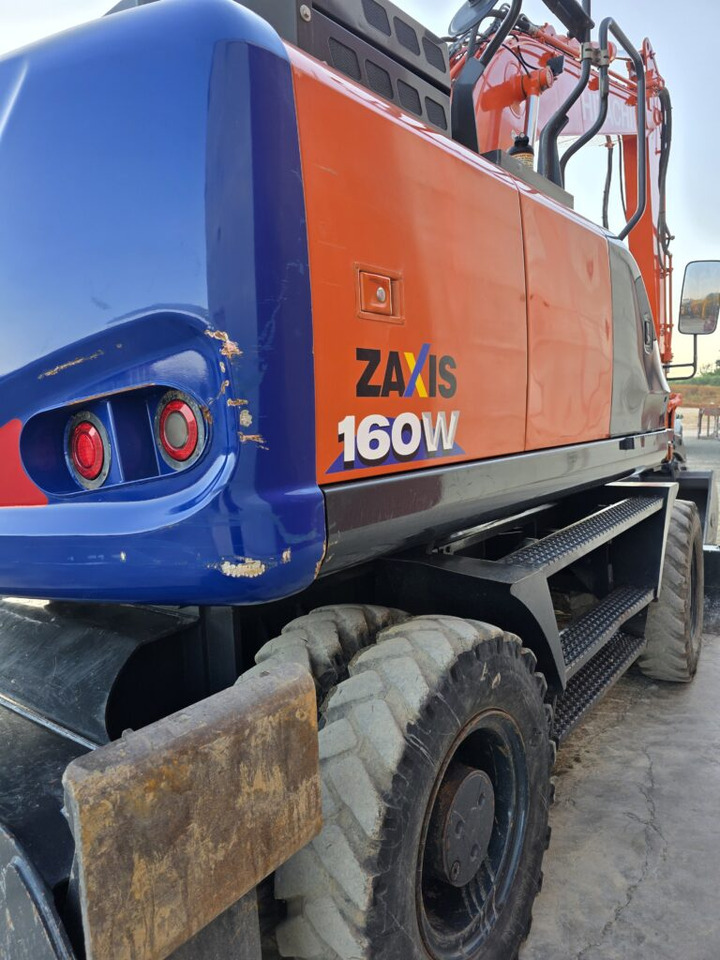 HITACHI ZX140W-6 - حفارة على عجلات: صور 4 HITACHI ZX140W-6 - حفارة على عجلات: صور 4