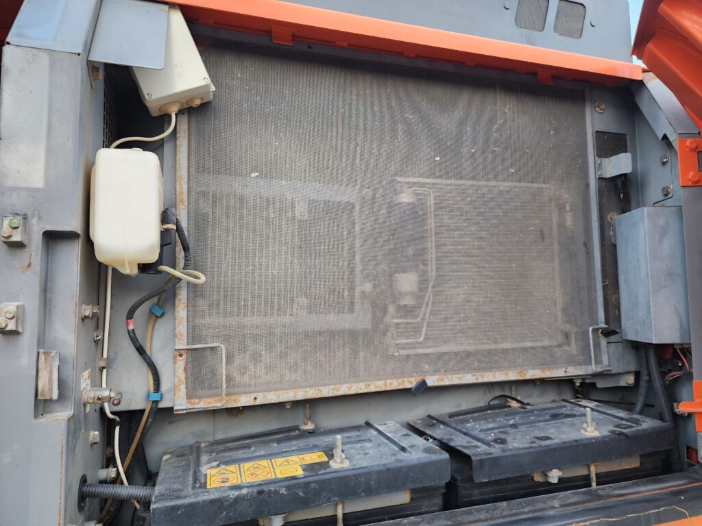HITACHI ZX300LCN-6 - حفارات زحافة: صور 5 HITACHI ZX300LCN-6 - حفارات زحافة: صور 5