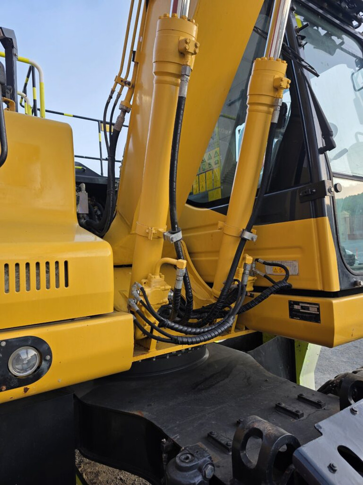 KOMATSU PW148-11 - حفارة على عجلات: صور 4 KOMATSU PW148-11 - حفارة على عجلات: صور 4