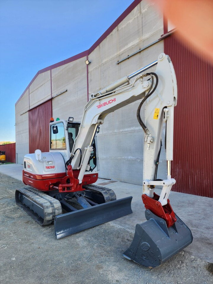 TAKEUCHI TB260 - حفارة مصغرة: صور 5 TAKEUCHI TB260 - حفارة مصغرة: صور 5