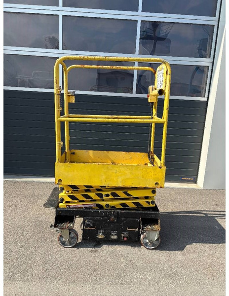 Boss 4,55m Arbeitsbühne Personenlift, BJ 2009 - رافعات مقصية: صور 1 Boss 4,55m Arbeitsbühne Personenlift, BJ 2009 - رافعات مقصية: صور 1