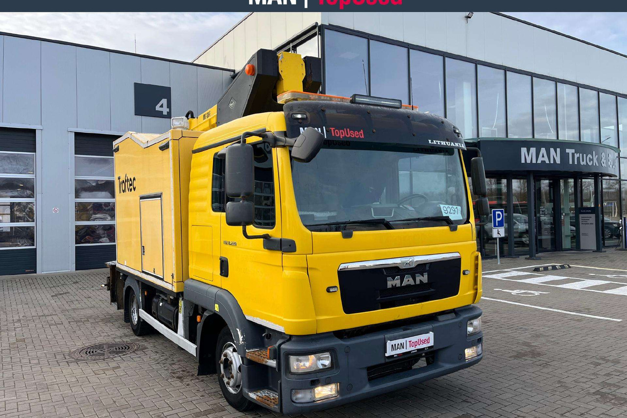 MAN 8.220 4X2 bokštelis(9291) - شاحنة كرين: صور 2 MAN 8.220 4X2 bokštelis(9291) - شاحنة كرين: صور 2