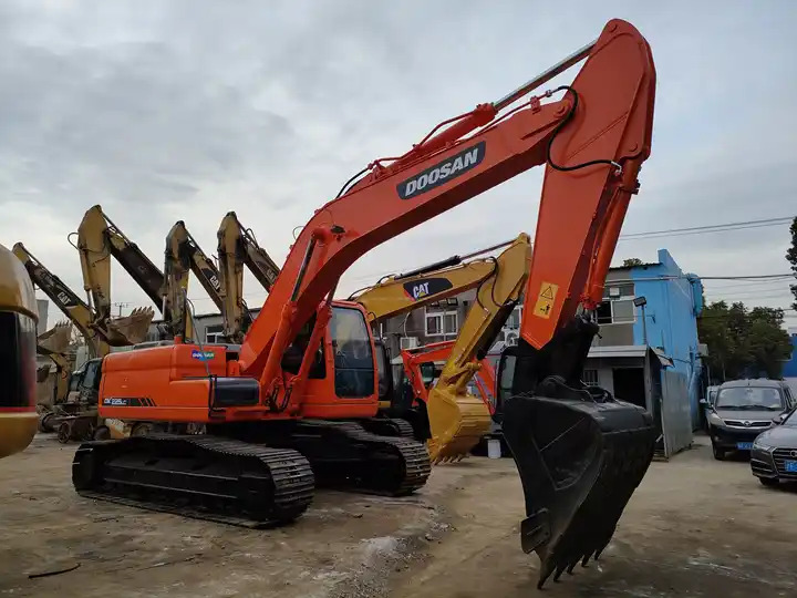 2023 Year Doosan Excavator Dx225 22t Dx225lc Crawler Excavator In Fresh Stock In Shanghai - حفارات زحافة: صور 4 2023 Year Doosan Excavator Dx225 22t Dx225lc Crawler Excavator In Fresh Stock In Shanghai - حفارات زحافة: صور 4