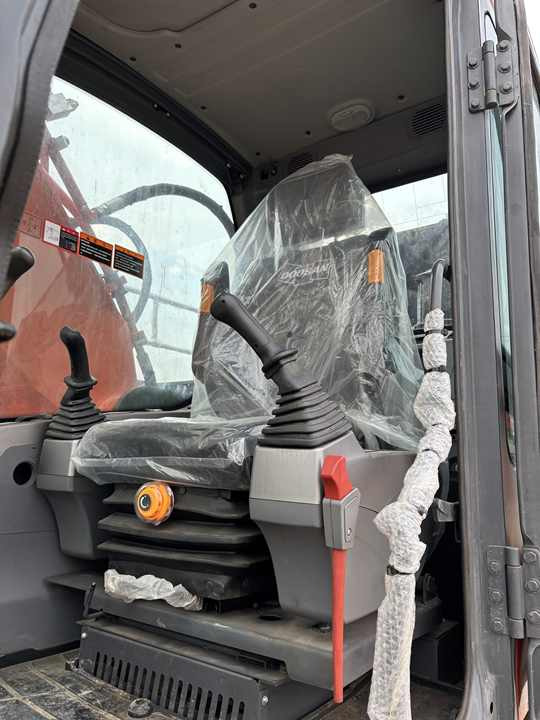 22 Tons Excavator Original Doosan Dx225LCA Crawler Digger Secondhand Used Good Condition Doosan Hydraulic Excavator on Sale - حفارات زحافة: صور 4 22 Tons Excavator Original Doosan Dx225LCA Crawler Digger Secondhand Used Good Condition Doosan Hydraulic Excavator on Sale - حفارات زحافة: صور 4