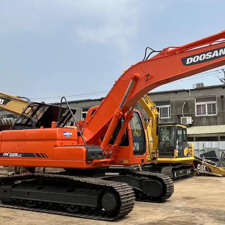 90% new Used Doosan dx225 excavator on sale with manual engine made in Korea - حفارات زحافة: صور 2 90% new Used Doosan dx225 excavator on sale with manual engine made in Korea - حفارات زحافة: صور 2