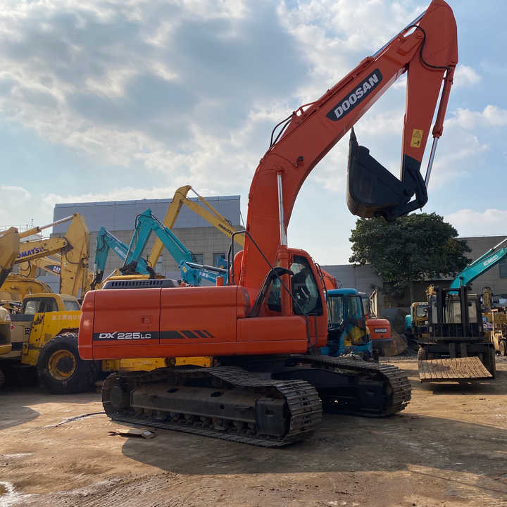 Best Selling DOOSAN excavator machine construction used machinery equipment dx225 DX60 DX70 DH60 DH220 used excavators in stock - حفارة: صور 1 Best Selling DOOSAN excavator machine construction used machinery equipment dx225 DX60 DX70 DH60 DH220 used excavators in stock - حفارة: صور 1