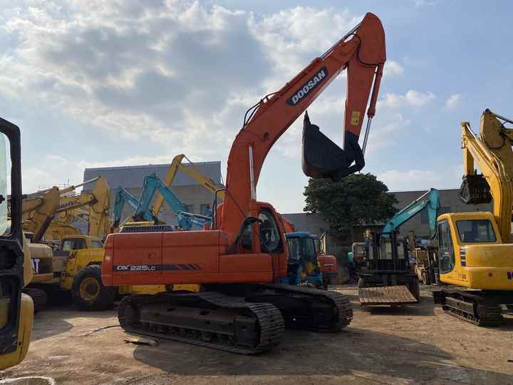 Best Selling DOOSAN excavator machine construction used machinery equipment dx225 DX60 DX70 DH60 DH220 used excavators in stock - حفارة: صور 3 Best Selling DOOSAN excavator machine construction used machinery equipment dx225 DX60 DX70 DH60 DH220 used excavators in stock - حفارة: صور 3