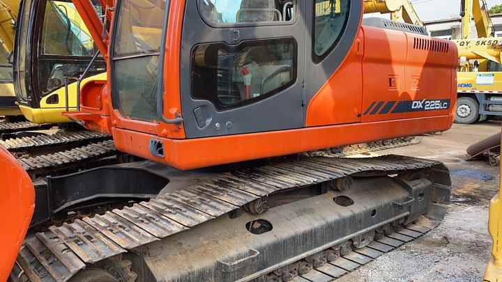 Best Selling DOOSAN excavator machine construction used machinery equipment dx225 DX60 DX70 DH60 DH220 used excavators in stock - حفارة: صور 2 Best Selling DOOSAN excavator machine construction used machinery equipment dx225 DX60 DX70 DH60 DH220 used excavators in stock - حفارة: صور 2