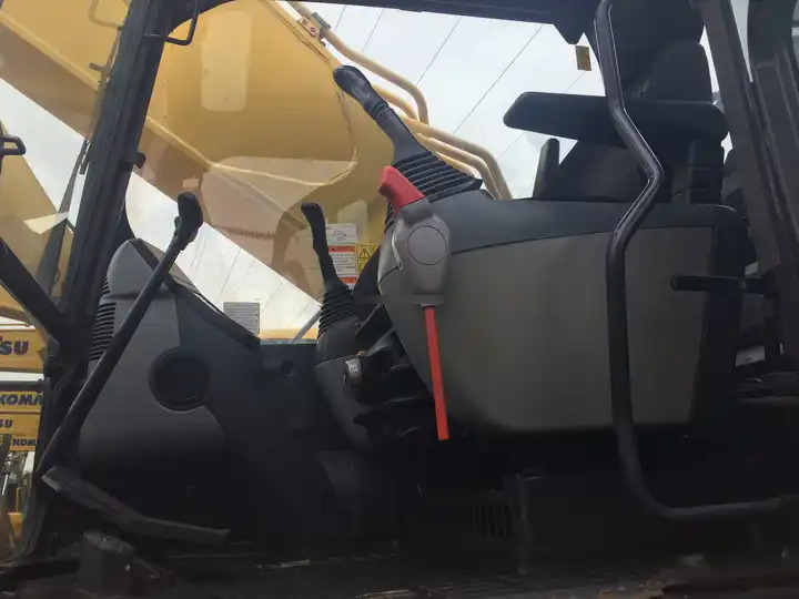 Construction machinery 45 Tons Used Komatsu excavator pc450-8 crawler excavator original Japan Komatsu 450-8 for sale - حفارة: صور 2 Construction machinery 45 Tons Used Komatsu excavator pc450-8 crawler excavator original Japan Komatsu 450-8 for sale - حفارة: صور 2