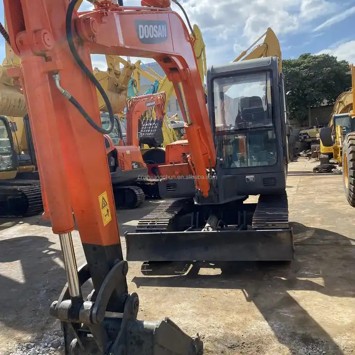 Doosan DH55-V Used Excavator Crawler Excavator Second Hand Japan Engine DH55-V Doosan Excavator in stock for sale - حفارة مصغرة: صور 1 Doosan DH55-V Used Excavator Crawler Excavator Second Hand Japan Engine DH55-V Doosan Excavator in stock for sale - حفارة مصغرة: صور 1