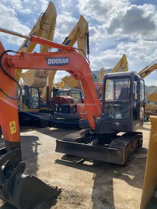 Doosan DH55-V Used Excavator Crawler Excavator Second Hand Japan Engine DH55-V Doosan Excavator in stock for sale - حفارة مصغرة: صور 4 Doosan DH55-V Used Excavator Crawler Excavator Second Hand Japan Engine DH55-V Doosan Excavator in stock for sale - حفارة مصغرة: صور 4