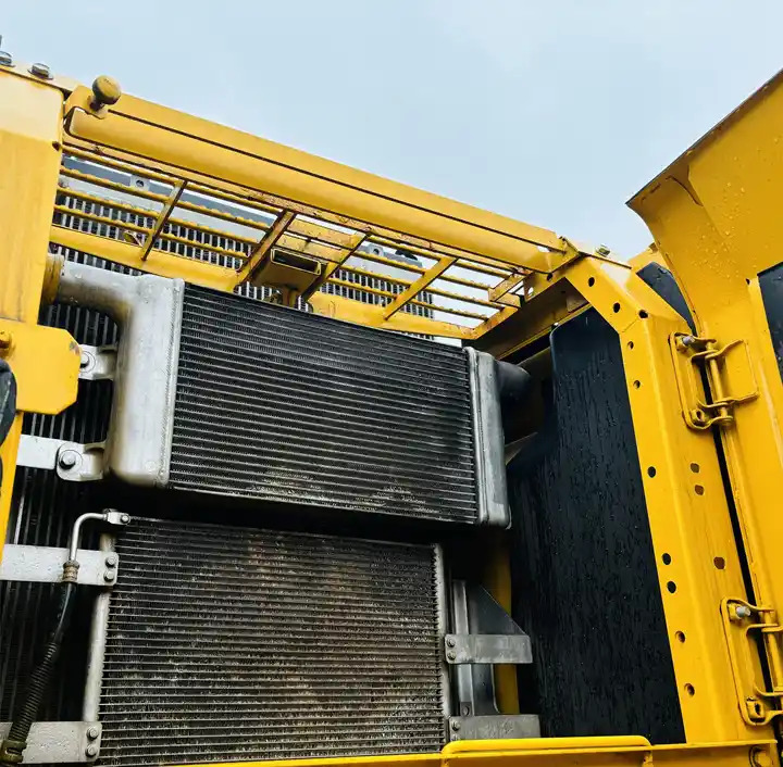 Favorable Price Japan Original Good Working Condition Used Komatsu Pc300-7 Tracked Excavator In Shanghai - حفارات زحافة: صور 2 Favorable Price Japan Original Good Working Condition Used Komatsu Pc300-7 Tracked Excavator In Shanghai - حفارات زحافة: صور 2