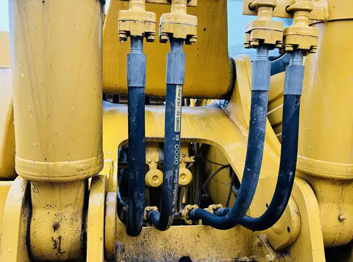 Favorable Price Japan Original Good Working Condition Used Komatsu Pc300-7 Tracked Excavator In Shanghai - حفارات زحافة: صور 5 Favorable Price Japan Original Good Working Condition Used Komatsu Pc300-7 Tracked Excavator In Shanghai - حفارات زحافة: صور 5