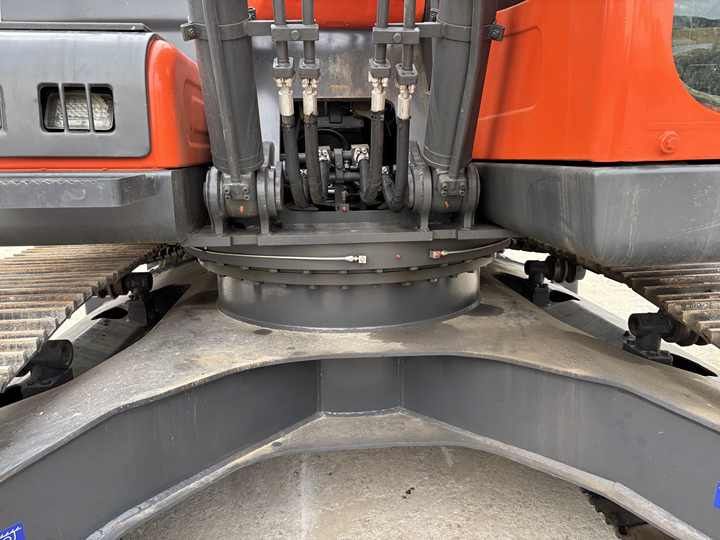 Good Quality Original 23ton Doosan DX225LCA Used Large Excavators for Sale at Low Price Secondhand Doosan225LCA Heavy Digger - حفارات زحافة: صور 2 Good Quality Original 23ton Doosan DX225LCA Used Large Excavators for Sale at Low Price Secondhand Doosan225LCA Heavy Digger - حفارات زحافة: صور 2