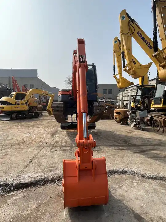 Heavy Equipments HITACHI ZX55UR Mini Digger For Excavator and High Quality Digging Machine On Sale - حفارات زحافة: صور 2 Heavy Equipments HITACHI ZX55UR Mini Digger For Excavator and High Quality Digging Machine On Sale - حفارات زحافة: صور 2