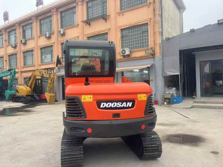 High Quality Hot Selling 6ton Second Hand Excavator Machine Mini Small Excavator DX60-9C Used Doosan Excavator for Sale DX60 - حفارة: صور 5 High Quality Hot Selling 6ton Second Hand Excavator Machine Mini Small Excavator DX60-9C Used Doosan Excavator for Sale DX60 - حفارة: صور 5
