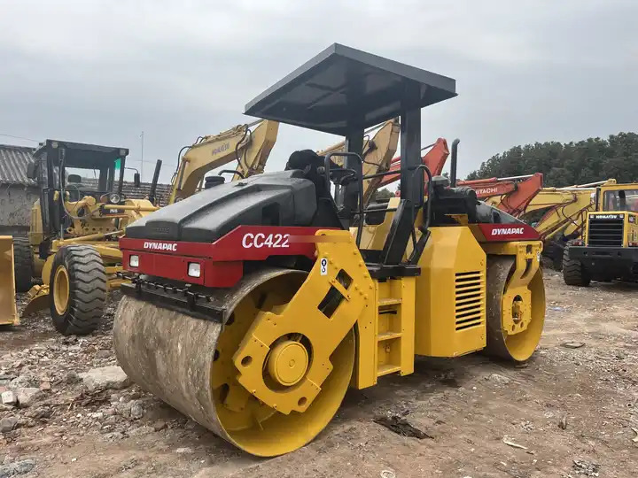 High Quality Used Industrial Compactor Machine Dynapac Cc 422 Hydraulic Vibrating Road Roller For Sale With High Quality - مدحلة الأسفلت: صور 4 High Quality Used Industrial Compactor Machine Dynapac Cc 422 Hydraulic Vibrating Road Roller For Sale With High Quality - مدحلة الأسفلت: صور 4