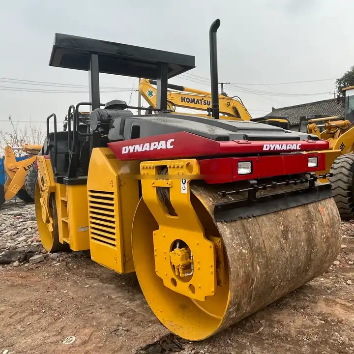 High Quality Used Industrial Compactor Machine Dynapac Cc 422 Hydraulic Vibrating Road Roller For Sale With High Quality - مدحلة الأسفلت: صور 2 High Quality Used Industrial Compactor Machine Dynapac Cc 422 Hydraulic Vibrating Road Roller For Sale With High Quality - مدحلة الأسفلت: صور 2