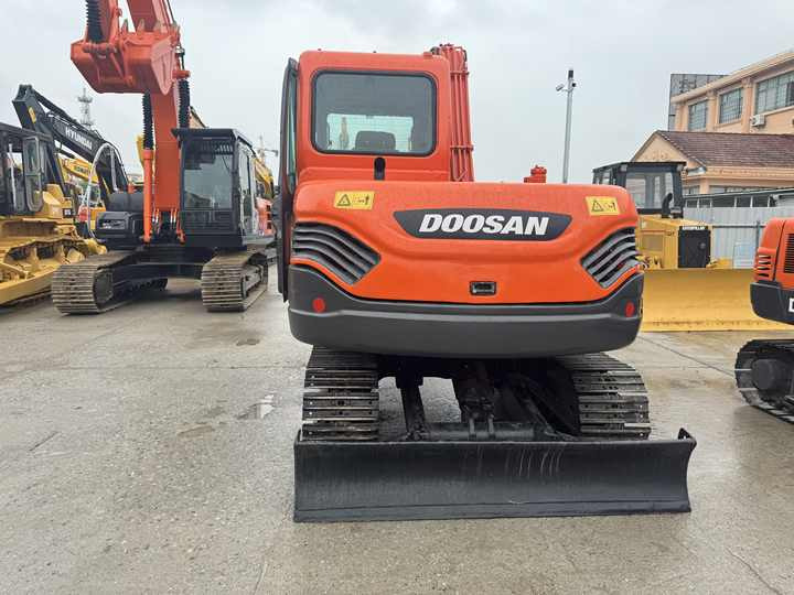 Hot Sale Used Doosan DX75-9C Excavator Doosan 7.5 Ton Crawler Digger Original Equipment - حفارات زحافة: صور 3 Hot Sale Used Doosan DX75-9C Excavator Doosan 7.5 Ton Crawler Digger Original Equipment - حفارات زحافة: صور 3