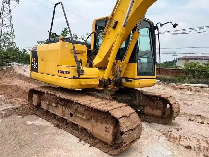 حفارات زحافة Hot sale used komatsu medium excavator PC130-7 /KOMATSU 130-7/ used japanese komatsu excavator 13 ton: صور 6