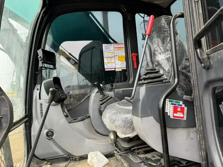 Large Second-Hand Excavators Kobelco Sk200 SK210 20ton with EPA and CE on Sale in Japan - حفارة: صور 5 Large Second-Hand Excavators Kobelco Sk200 SK210 20ton with EPA and CE on Sale in Japan - حفارة: صور 5
