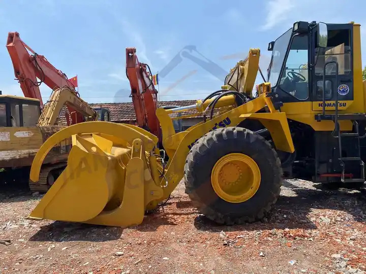 Second Hand Japan Made Komatsu Wa380-3 Front Loader Used Original Painting Komatsu Wa 380-3 in Stock for Sale - اللودر بعجل: صور 5 Second Hand Japan Made Komatsu Wa380-3 Front Loader Used Original Painting Komatsu Wa 380-3 in Stock for Sale - اللودر بعجل: صور 5