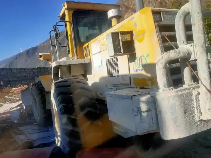 Used 7 Ton Heavy Front Loader Komatsu Wa470 Good Price Japan Made Tire Loader In Shanghai - اللودر بعجل: صور 5 Used 7 Ton Heavy Front Loader Komatsu Wa470 Good Price Japan Made Tire Loader In Shanghai - اللودر بعجل: صور 5