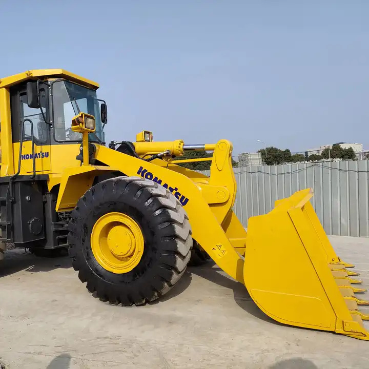 Used 7 Ton Heavy Front Loader Komatsu Wa470 Good Price Japan Made Tire Loader In Shanghai - اللودر بعجل: صور 1 Used 7 Ton Heavy Front Loader Komatsu Wa470 Good Price Japan Made Tire Loader In Shanghai - اللودر بعجل: صور 1