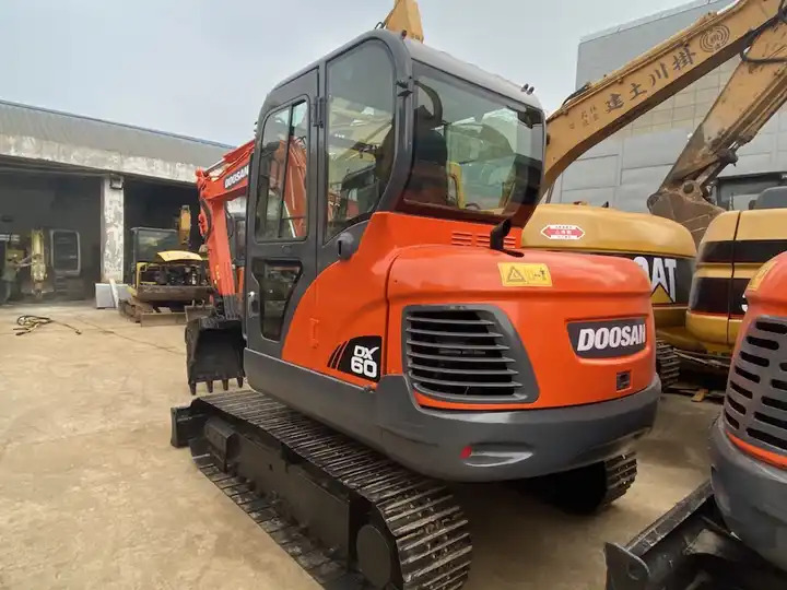 Used Doosan 6ton dx60 dx55 dx75 excavator made in Korea - حفارات زحافة: صور 5 Used Doosan 6ton dx60 dx55 dx75 excavator made in Korea - حفارات زحافة: صور 5
