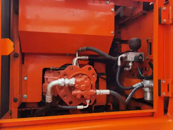 حفارات زحافة Used Doosan DH220-7 excavator on sale with manual engine made in Korea: صور 7 حفارات زحافة Used Doosan DH220-7 excavator on sale with manual engine made in Korea: صور 7