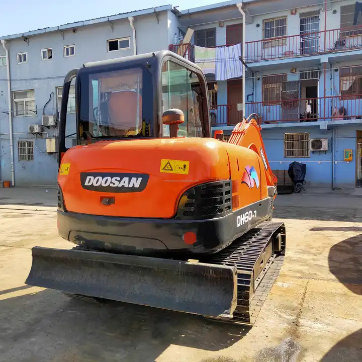 Used Doosan Machinery for Sale Mini excavator DH55-V DH60-7 for sale Fast Delivery Competitive Price Digger Hydraulic Excavator - حفارات زحافة: صور 4 Used Doosan Machinery for Sale Mini excavator DH55-V DH60-7 for sale Fast Delivery Competitive Price Digger Hydraulic Excavator - حفارات زحافة: صور 4