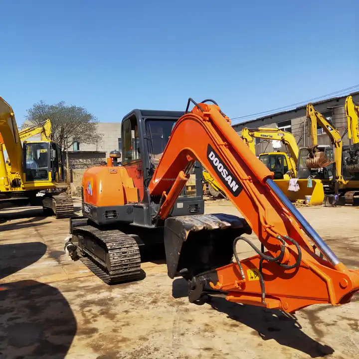 Used Doosan Machinery for Sale Mini excavator DH55-V DH60-7 for sale Fast Delivery Competitive Price Digger Hydraulic Excavator - حفارات زحافة: صور 3 Used Doosan Machinery for Sale Mini excavator DH55-V DH60-7 for sale Fast Delivery Competitive Price Digger Hydraulic Excavator - حفارات زحافة: صور 3